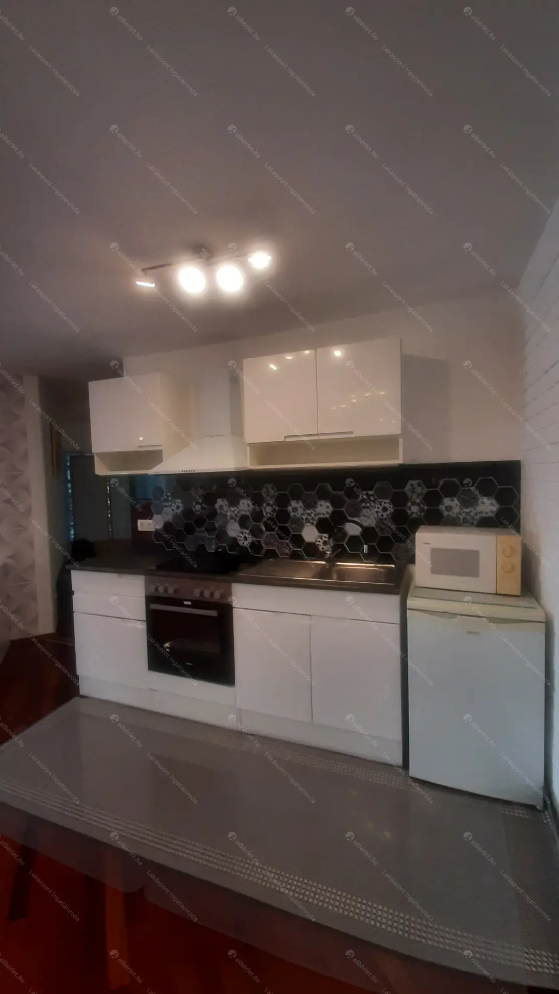 Kiadó albérlet 220000 Ft/hó áron: Budapest, III. kerület  Farkastorki lejtő. Mérete: 50 nm, 1 szobás | Alberlet.hu - 6600704