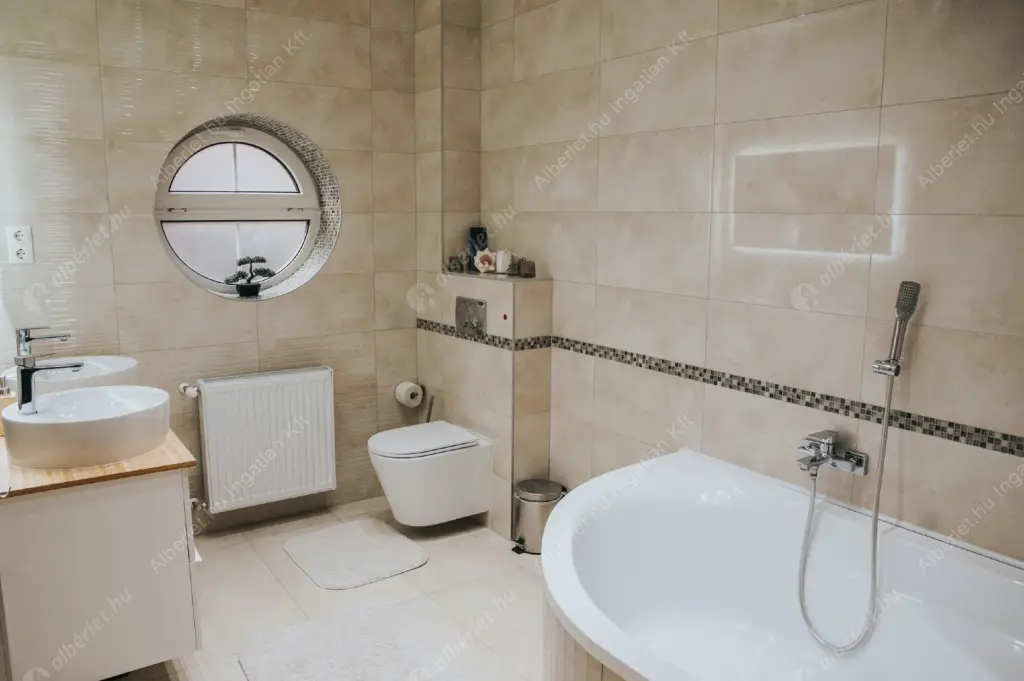 Kiadó albérlet 900000 Ft/hó áron: Budapest, III. kerület  Flóra utca. Mérete: 135 nm, 4 szobás | Alberlet.hu - 6637162