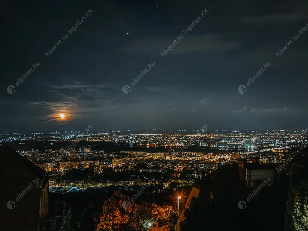 Kiadó albérlet 900000 Ft/hó áron: Budapest, III. kerület  Flóra utca. Mérete: 135 nm, 4 szobás | Alberlet.hu - 6637171