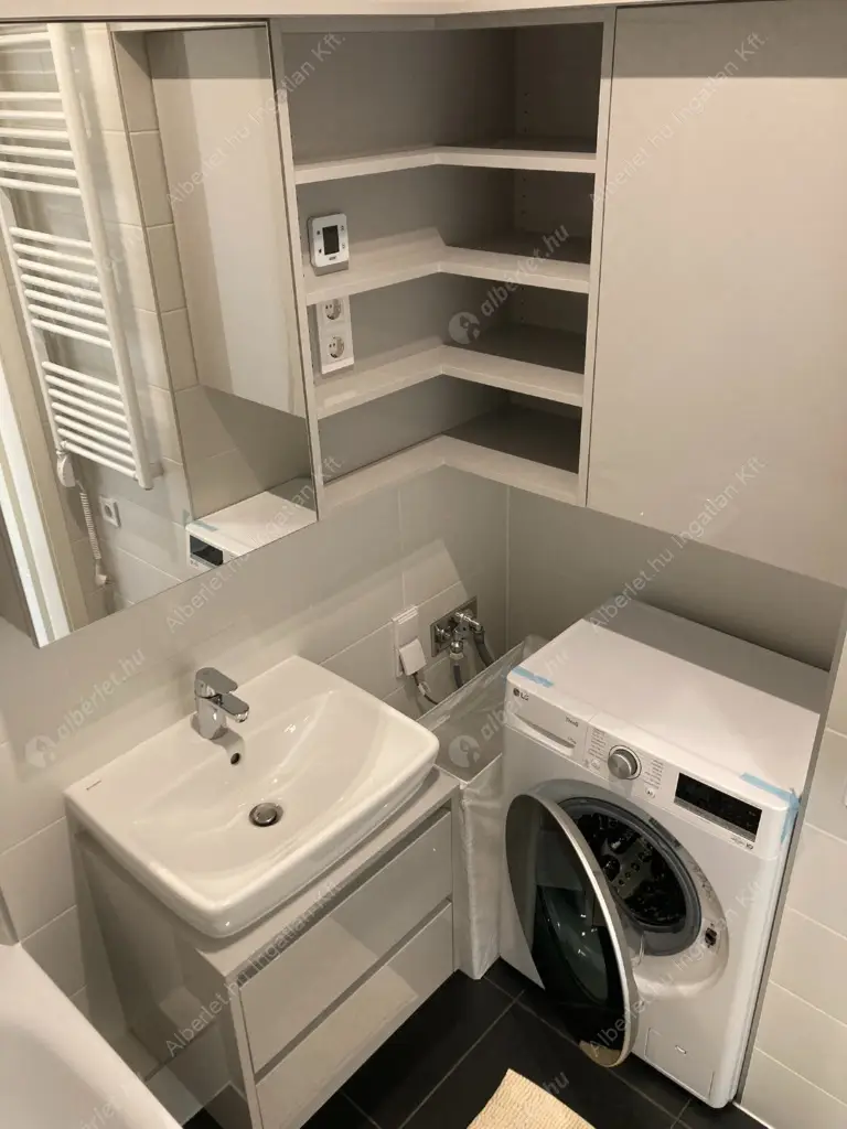 Kiadó albérlet 360000 Ft/hó áron: Budapest, III. kerület  Folyamőr utca. Mérete: 43 nm, 2 szobás | Alberlet.hu - 6569260