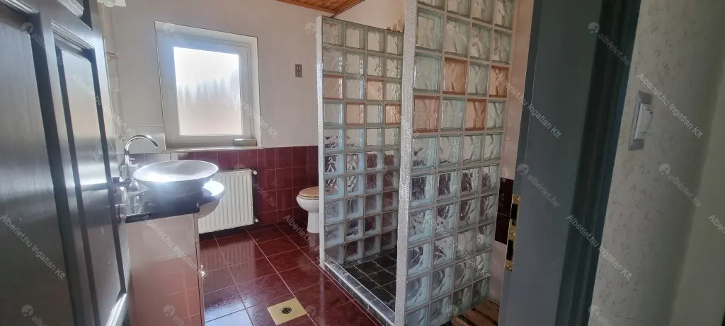 Kiadó albérlet 450000 Ft/hó áron: Budapest, III. kerület  Hegesztő utca. Mérete: 185 nm, 4 szobás | Alberlet.hu - 6695516