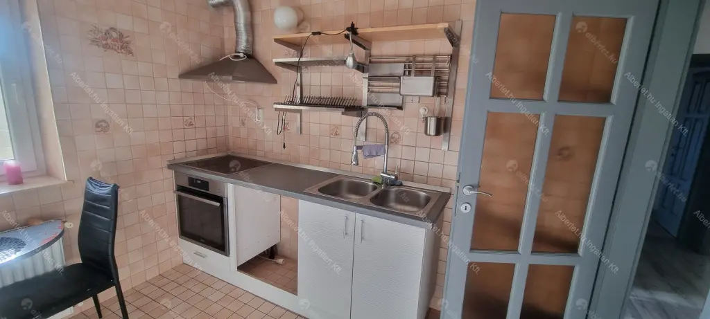 Kiadó albérlet 450000 Ft/hó áron: Budapest, III. kerület  Hegesztő utca. Mérete: 185 nm, 4 szobás | Alberlet.hu - 6695530