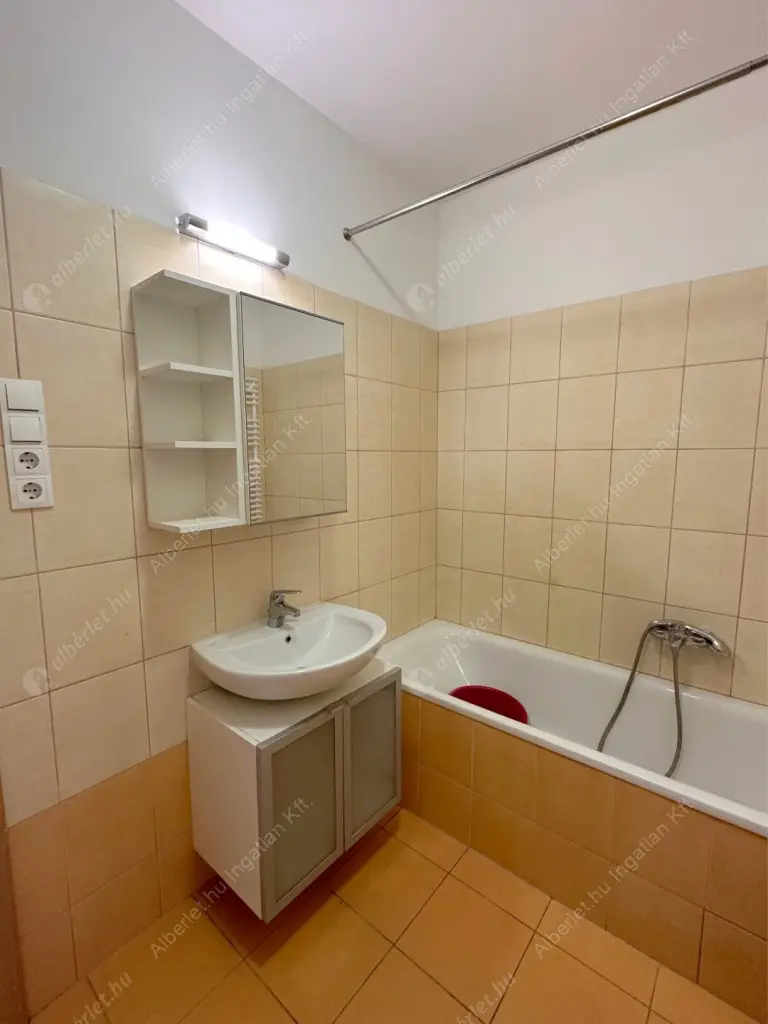 Kiadó albérlet 290000 Ft/hó áron: Budapest, III. kerület  Hunor utca. Mérete: 51 nm, 2 szobás | Alberlet.hu - 5930744