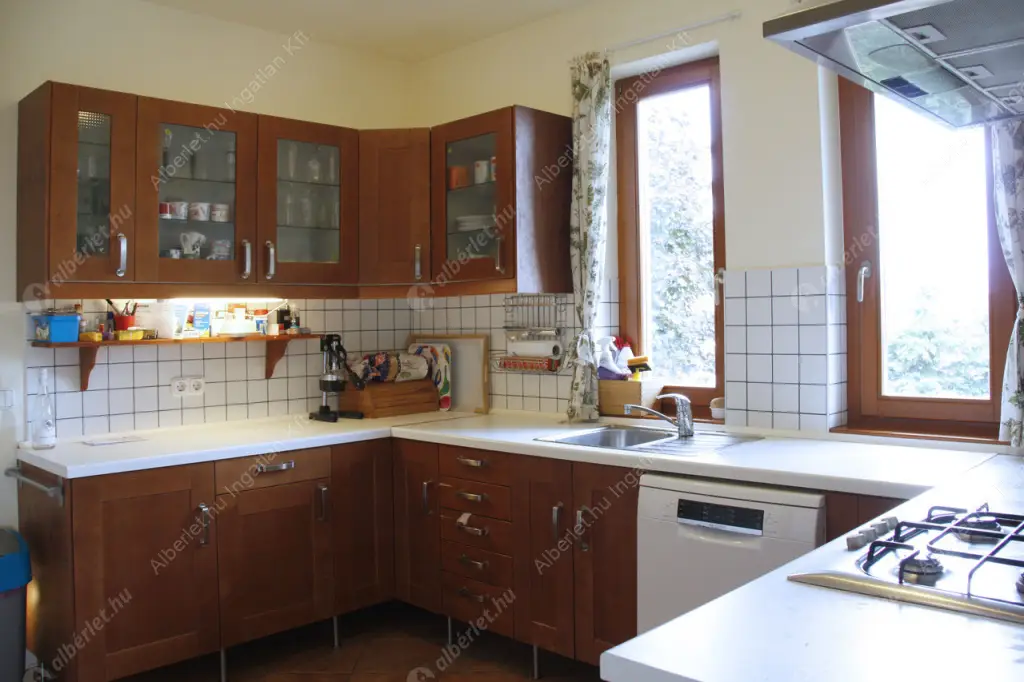 Kiadó albérlet 4800000 Ft/hó áron: Budapest, III. kerület  Jablonka út. Mérete: 400 nm, 8 szobás | Alberlet.hu - 6519710