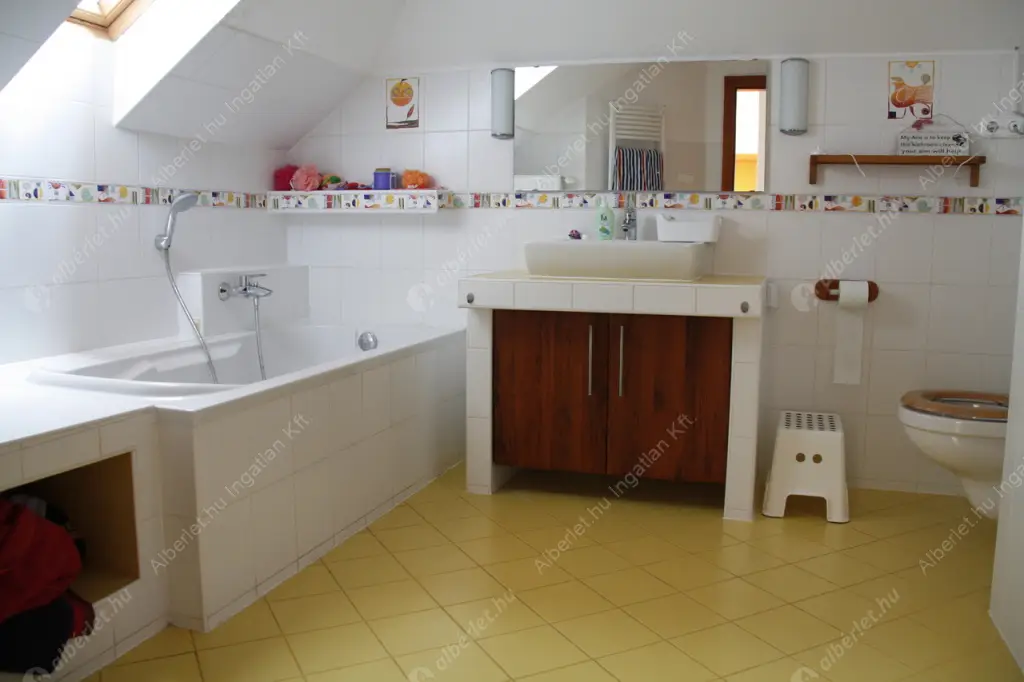 Kiadó albérlet 4800000 Ft/hó áron: Budapest, III. kerület  Jablonka út. Mérete: 400 nm, 8 szobás | Alberlet.hu - 6519713