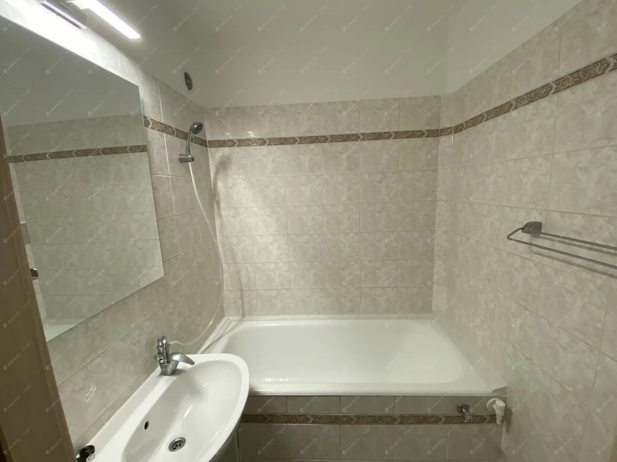 Kiadó albérlet 270000 Ft/hó áron: Budapest, III. kerület  Kadosa utca. Mérete: 54 nm, 1 szobás | Alberlet.hu - 6633313