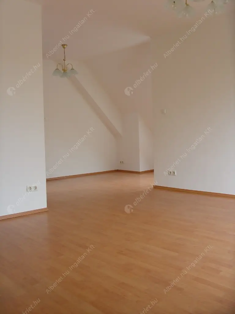Kiadó albérlet 390000 Ft/hó áron: Budapest, III. kerület  Királyok útja. Mérete: 130 nm, 4 szobás | Alberlet.hu - 6569024