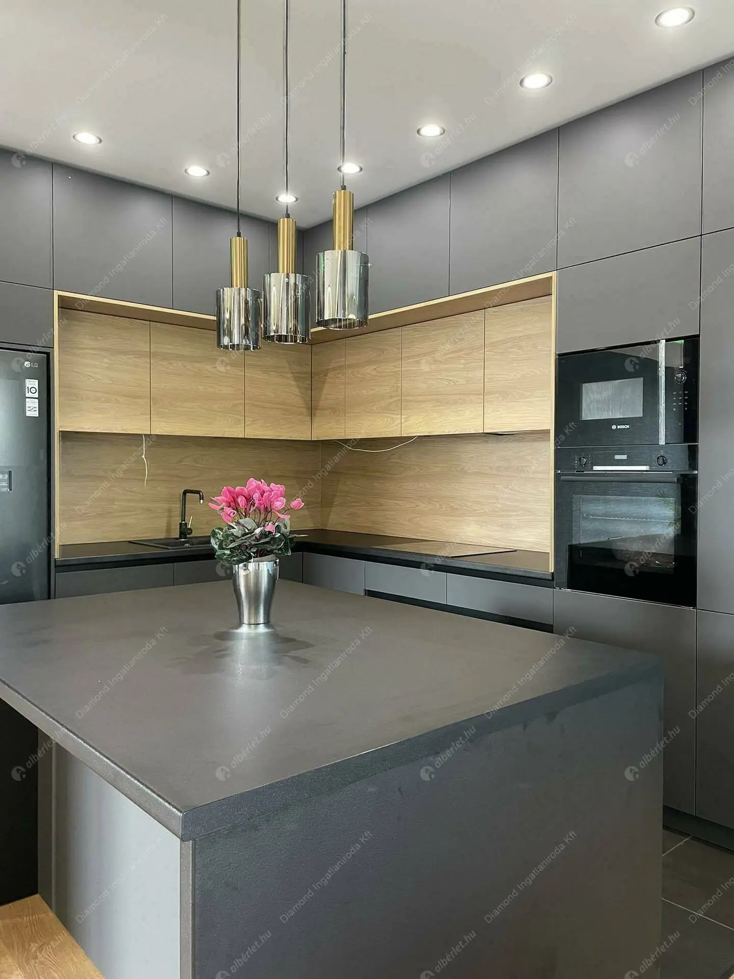 Kiadó albérlet 1662000 Ft/hó áron: Budapest, III. kerület  Királyok útja. Mérete: 250 nm, 4 szobás | Alberlet.hu - 6085592