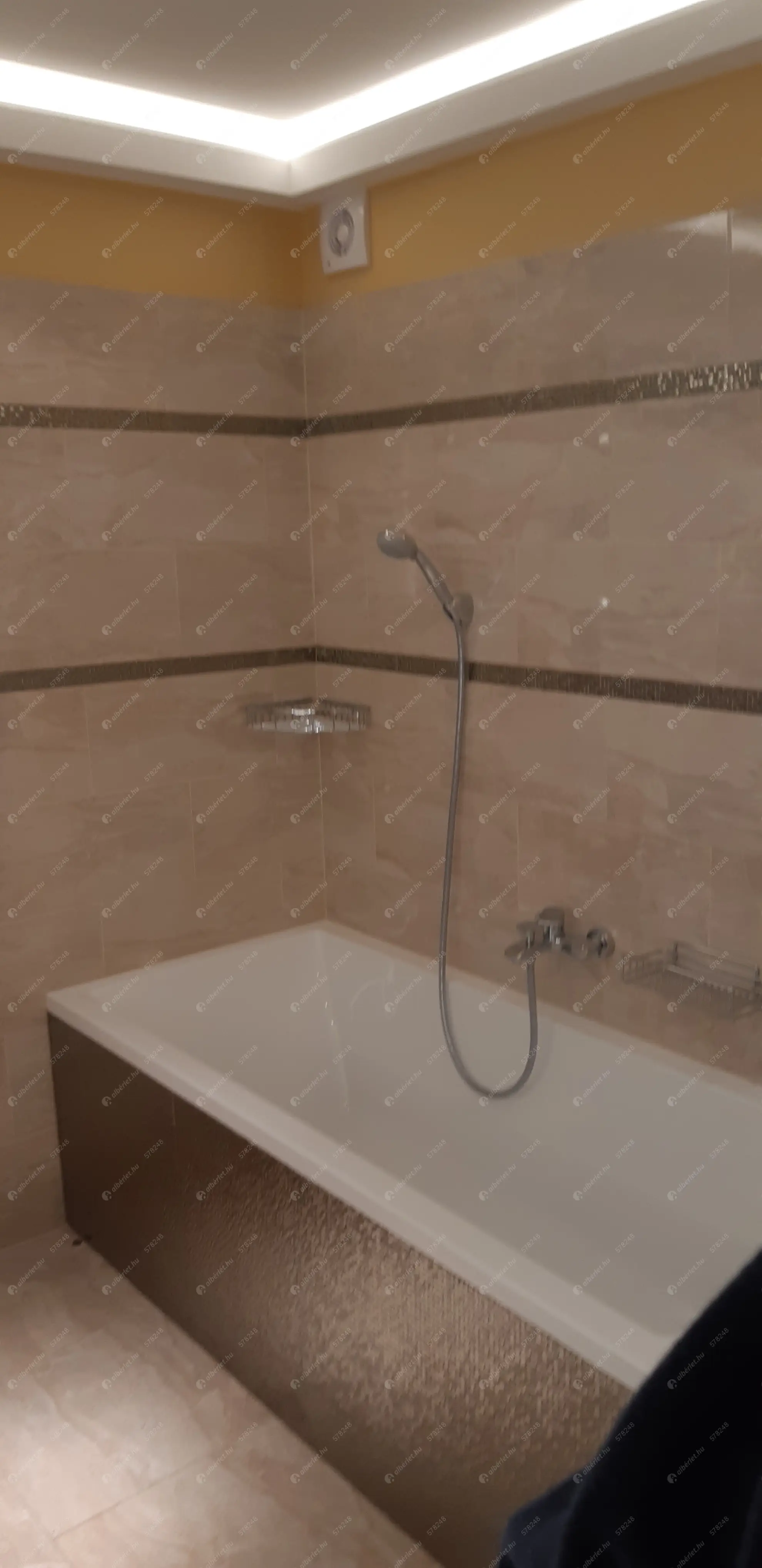 Kiadó albérlet 360000 Ft/hó áron: Budapest, III. kerület  Kiscelli köz. Mérete: 64 nm, 2 szobás | Alberlet.hu - 6579174