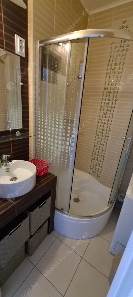 Kiadó albérlet 289000 Ft/hó áron: Budapest, III. kerület  Lajos utca. Mérete: 48 nm, 2 szobás | Alberlet.hu - 6597598