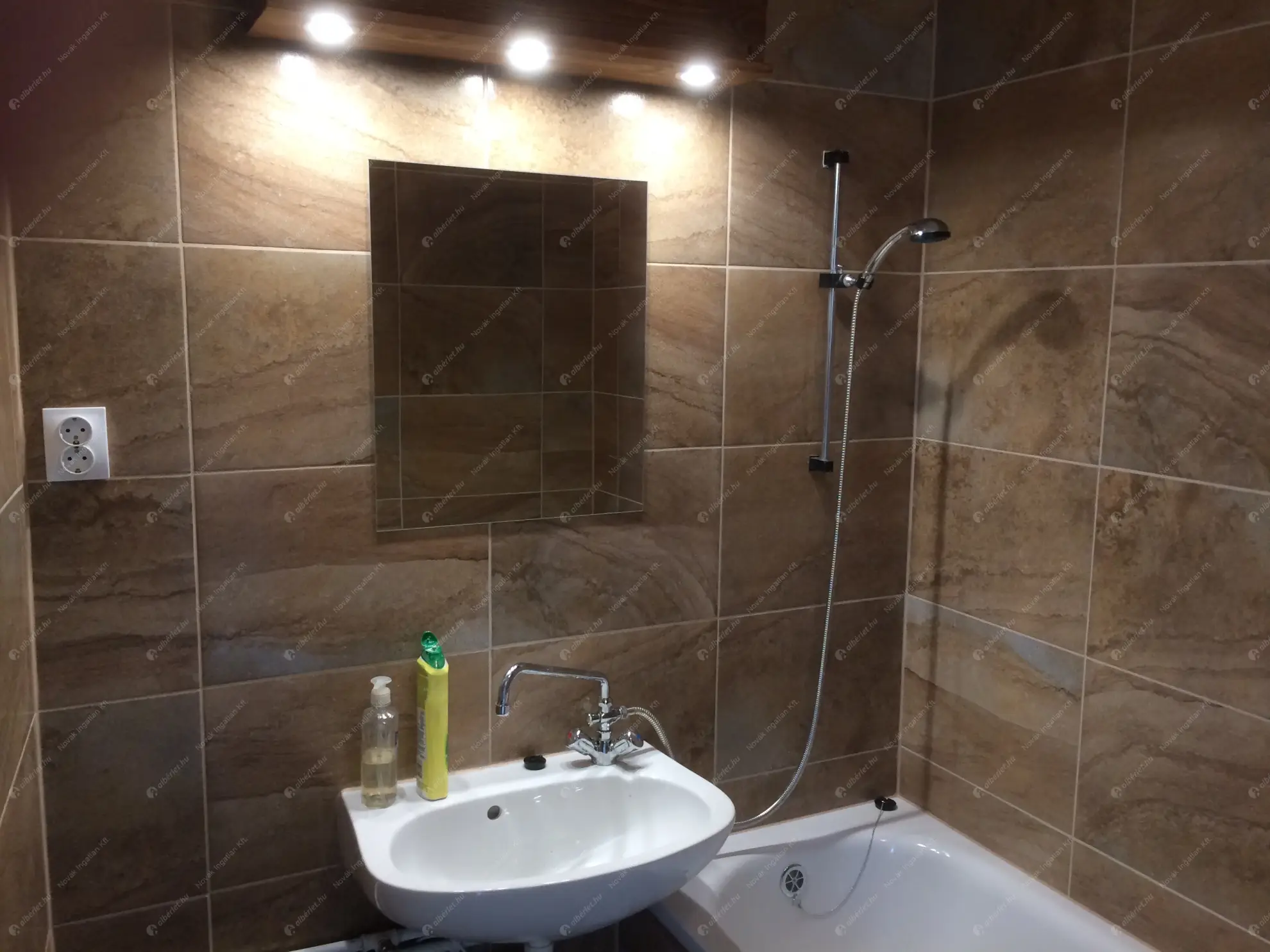 Kiadó albérlet 170000 Ft/hó áron: Budapest, III. kerület  Õszike utca. Mérete: 36 nm, 1 szobás | Alberlet.hu - 6603866