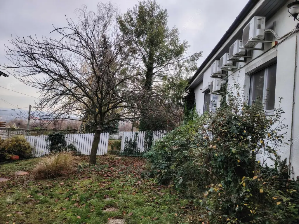 Kiadó albérlet 1400000 Ft/hó áron: Budapest, III. kerület  Remetehegyi út. Mérete: 240 nm, 8 szobás | Alberlet.hu - 6586315