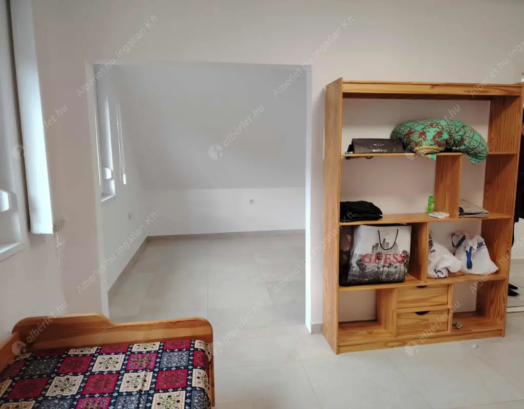 Kiadó albérlet 1400000 Ft/hó áron: Budapest, III. kerület  Remetehegyi út. Mérete: 240 nm, 8 szobás | Alberlet.hu - 6586320