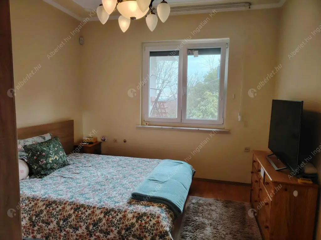 Kiadó albérlet 1400000 Ft/hó áron: Budapest, III. kerület  Remetehegyi út. Mérete: 240 nm, 8 szobás | Alberlet.hu - 6586322