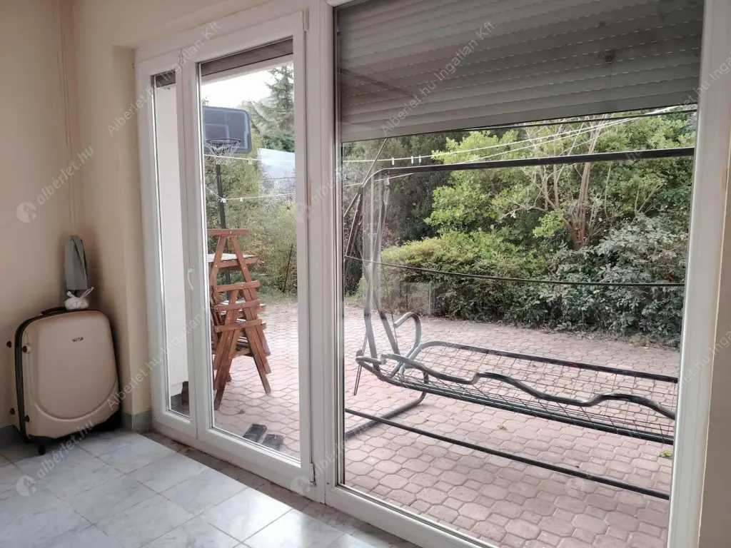 Kiadó albérlet 1400000 Ft/hó áron: Budapest, III. kerület  Remetehegyi út. Mérete: 240 nm, 8 szobás | Alberlet.hu - 6586324