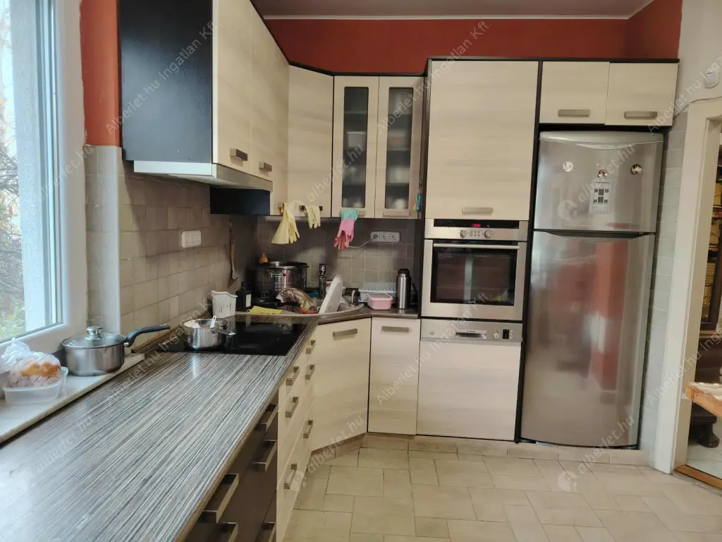 Kiadó albérlet 1400000 Ft/hó áron: Budapest, III. kerület  Remetehegyi út. Mérete: 240 nm, 8 szobás | Alberlet.hu - 6586325