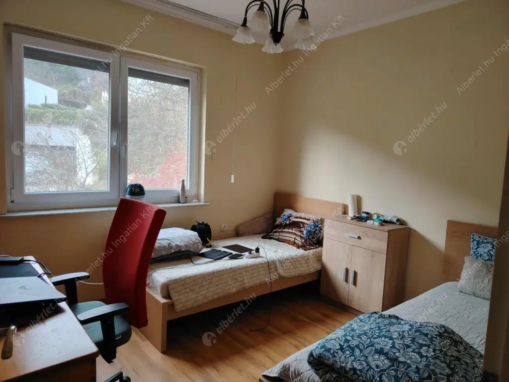 Kiadó albérlet 1400000 Ft/hó áron: Budapest, III. kerület  Remetehegyi út. Mérete: 240 nm, 8 szobás | Alberlet.hu - 6586327