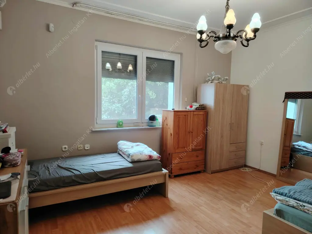 Kiadó albérlet 1400000 Ft/hó áron: Budapest, III. kerület  Remetehegyi út. Mérete: 240 nm, 8 szobás | Alberlet.hu - 6586331