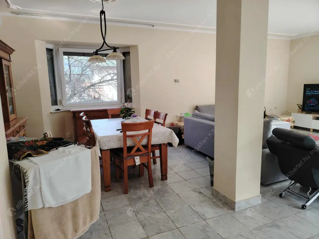 Kiadó albérlet 1400000 Ft/hó áron: Budapest, III. kerület  Remetehegyi út. Mérete: 240 nm, 8 szobás | Alberlet.hu - 6586332