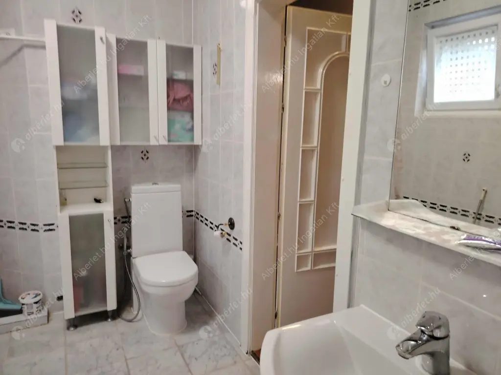 Kiadó albérlet 1400000 Ft/hó áron: Budapest, III. kerület  Remetehegyi út. Mérete: 240 nm, 8 szobás | Alberlet.hu - 6586336