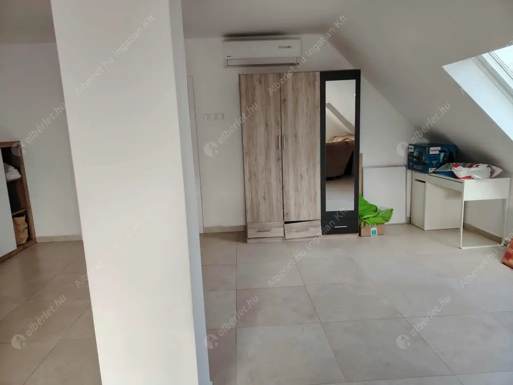 Kiadó albérlet 1400000 Ft/hó áron: Budapest, III. kerület  Remetehegyi út. Mérete: 240 nm, 8 szobás | Alberlet.hu - 6586339