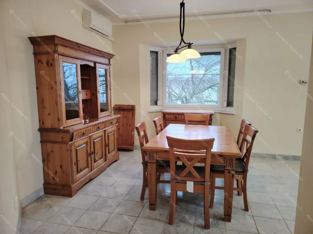 Kiadó albérlet 950000 Ft/hó áron: Budapest, III. kerület  Remetehegyi út. Mérete: 240 nm, 8 szobás | Alberlet.hu - 6639894