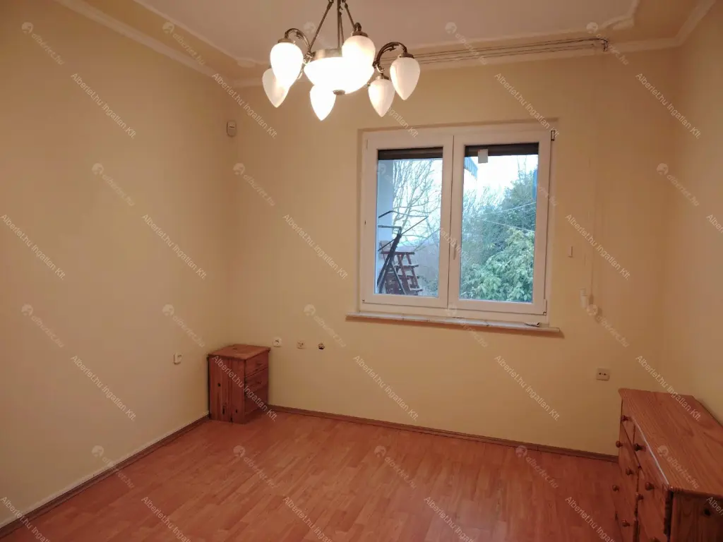 Kiadó albérlet 950000 Ft/hó áron: Budapest, III. kerület  Remetehegyi út. Mérete: 240 nm, 8 szobás | Alberlet.hu - 6639904