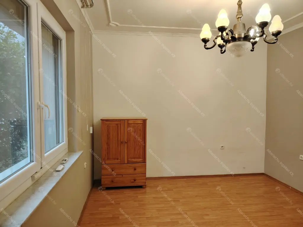 Kiadó albérlet 950000 Ft/hó áron: Budapest, III. kerület  Remetehegyi út. Mérete: 240 nm, 8 szobás | Alberlet.hu - 6639905