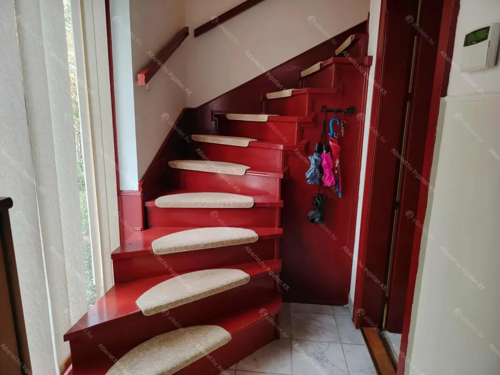 Kiadó albérlet 950000 Ft/hó áron: Budapest, III. kerület  Remetehegyi út. Mérete: 240 nm, 8 szobás | Alberlet.hu - 6639916