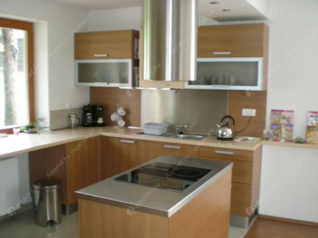 Kiadó albérlet 1192000 Ft/hó áron: Budapest, III. kerület  Remetehegyi út. Mérete: 300 nm, 6 szobás | Alberlet.hu - 6582515