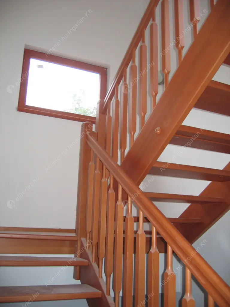 Kiadó albérlet 1192000 Ft/hó áron: Budapest, III. kerület  Remetehegyi út. Mérete: 300 nm, 6 szobás | Alberlet.hu - 6582521