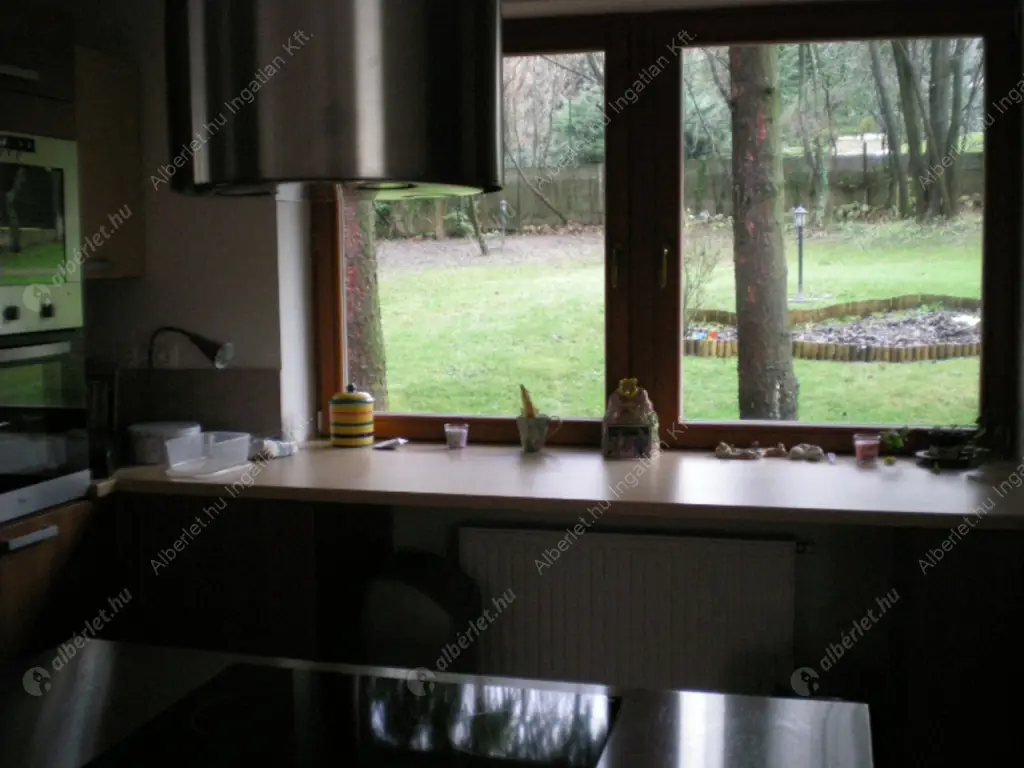 Kiadó albérlet 1192000 Ft/hó áron: Budapest, III. kerület  Remetehegyi út. Mérete: 300 nm, 6 szobás | Alberlet.hu - 6582526