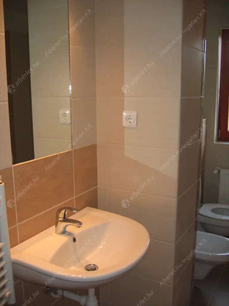 Kiadó albérlet 1192000 Ft/hó áron: Budapest, III. kerület  Remetehegyi út. Mérete: 300 nm, 6 szobás | Alberlet.hu - 6582530