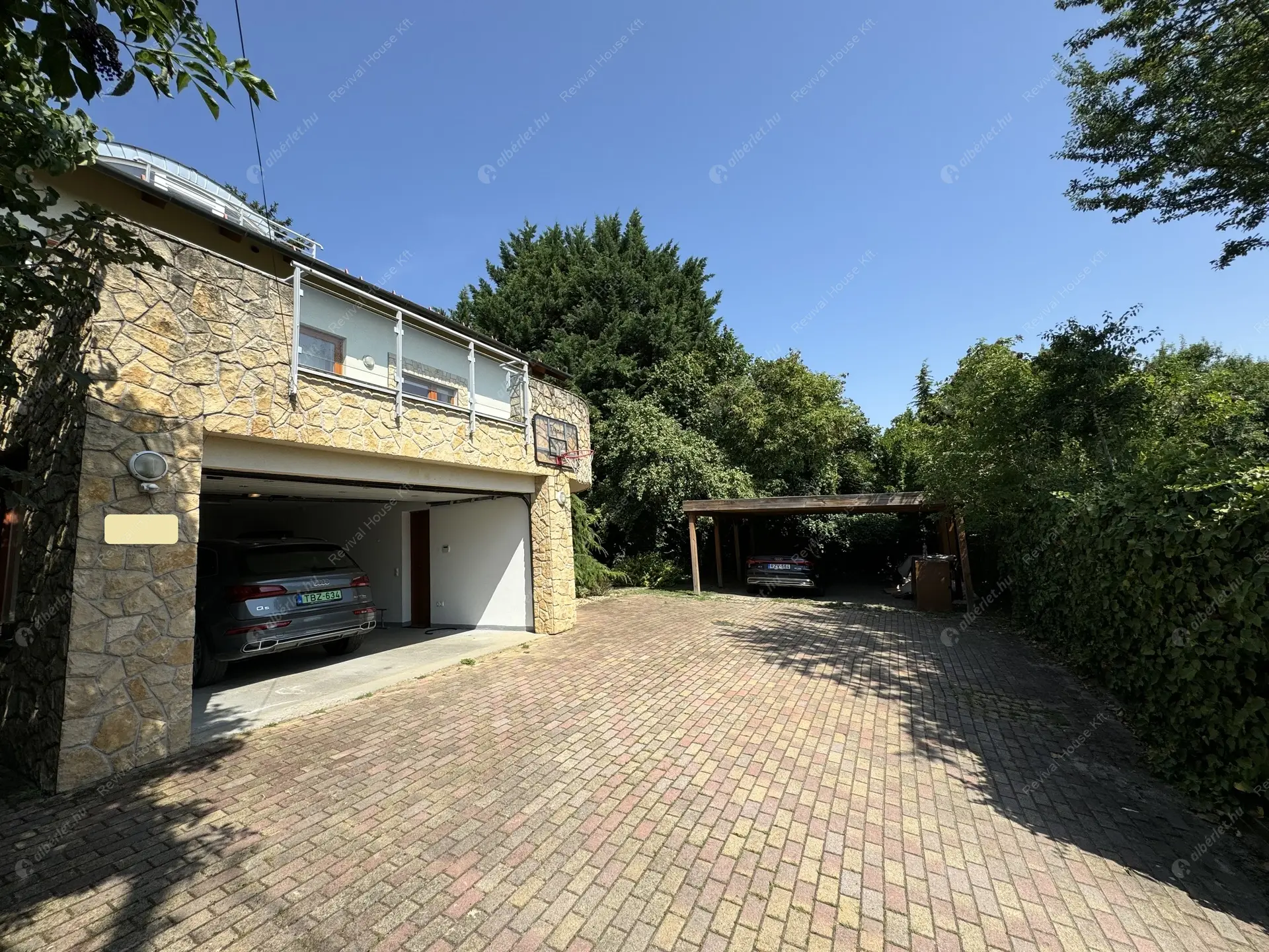 Kiadó albérlet 1240000 Ft/hó áron: Budapest, III. kerület  Remetehegyi út. Mérete: 320 nm, 9 szobás | Alberlet.hu - 6307792