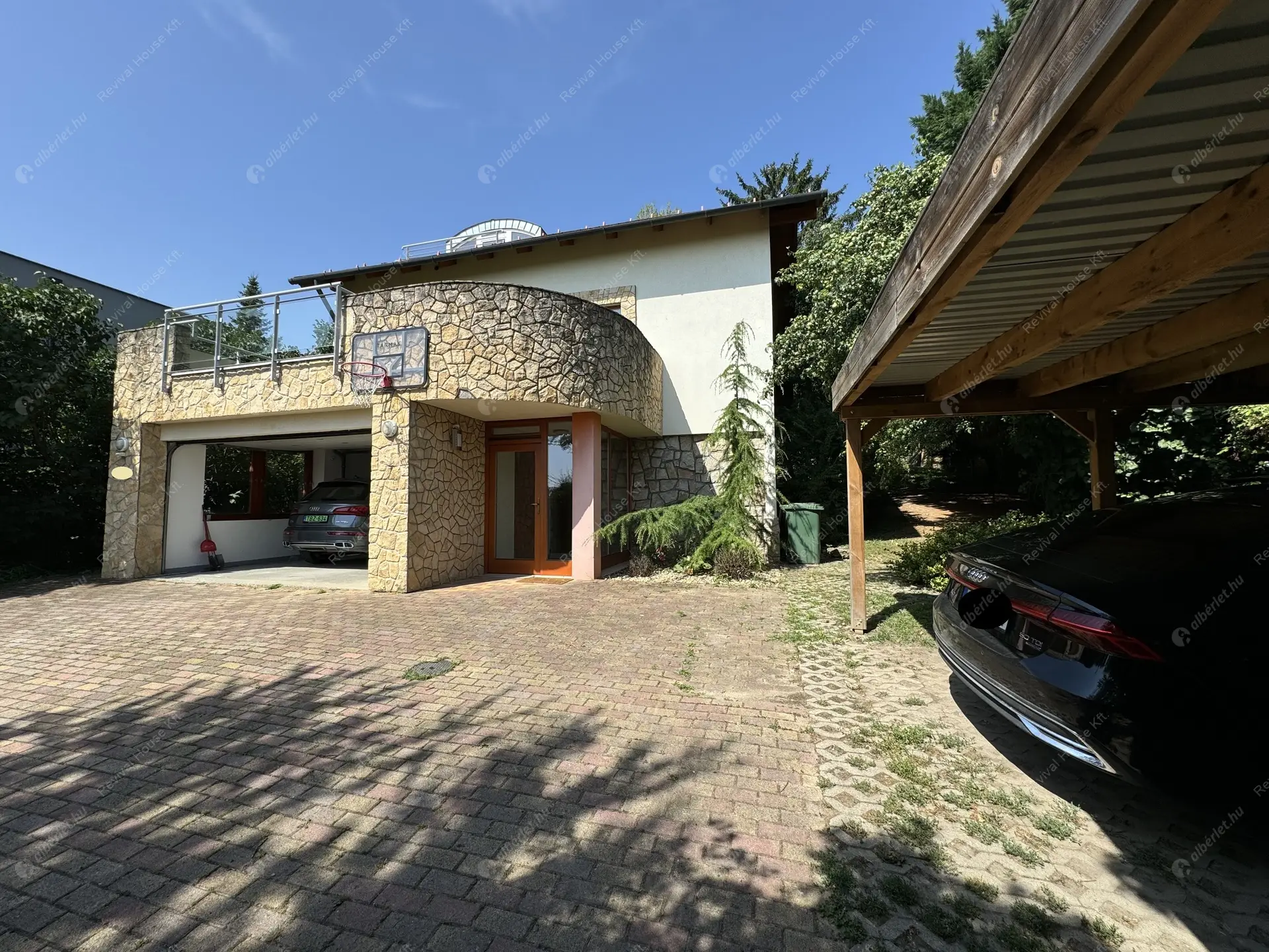 Kiadó albérlet 1240000 Ft/hó áron: Budapest, III. kerület  Remetehegyi út. Mérete: 320 nm, 9 szobás | Alberlet.hu - 6307793