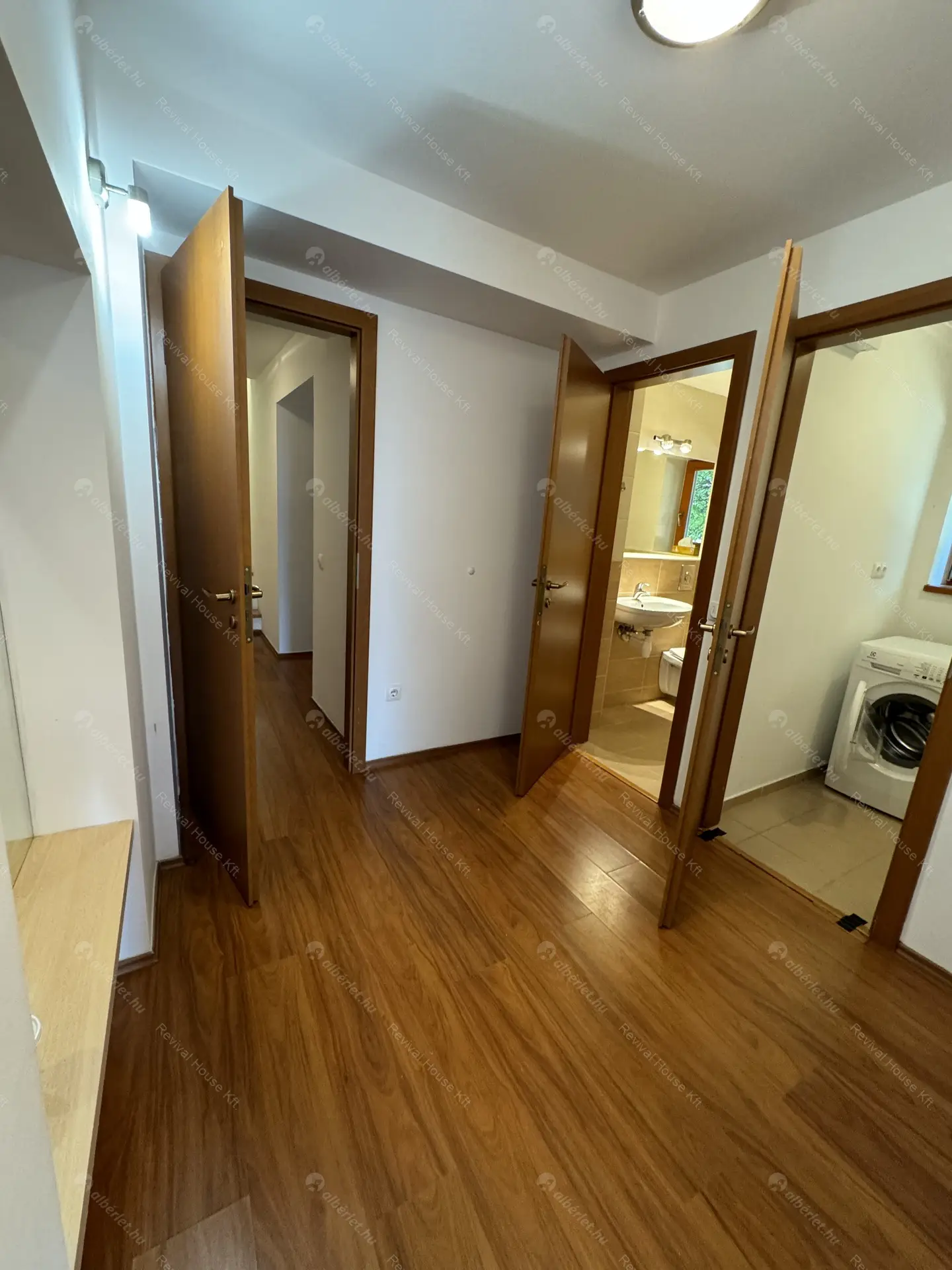 Kiadó albérlet 1240000 Ft/hó áron: Budapest, III. kerület  Remetehegyi út. Mérete: 320 nm, 9 szobás | Alberlet.hu - 6307795