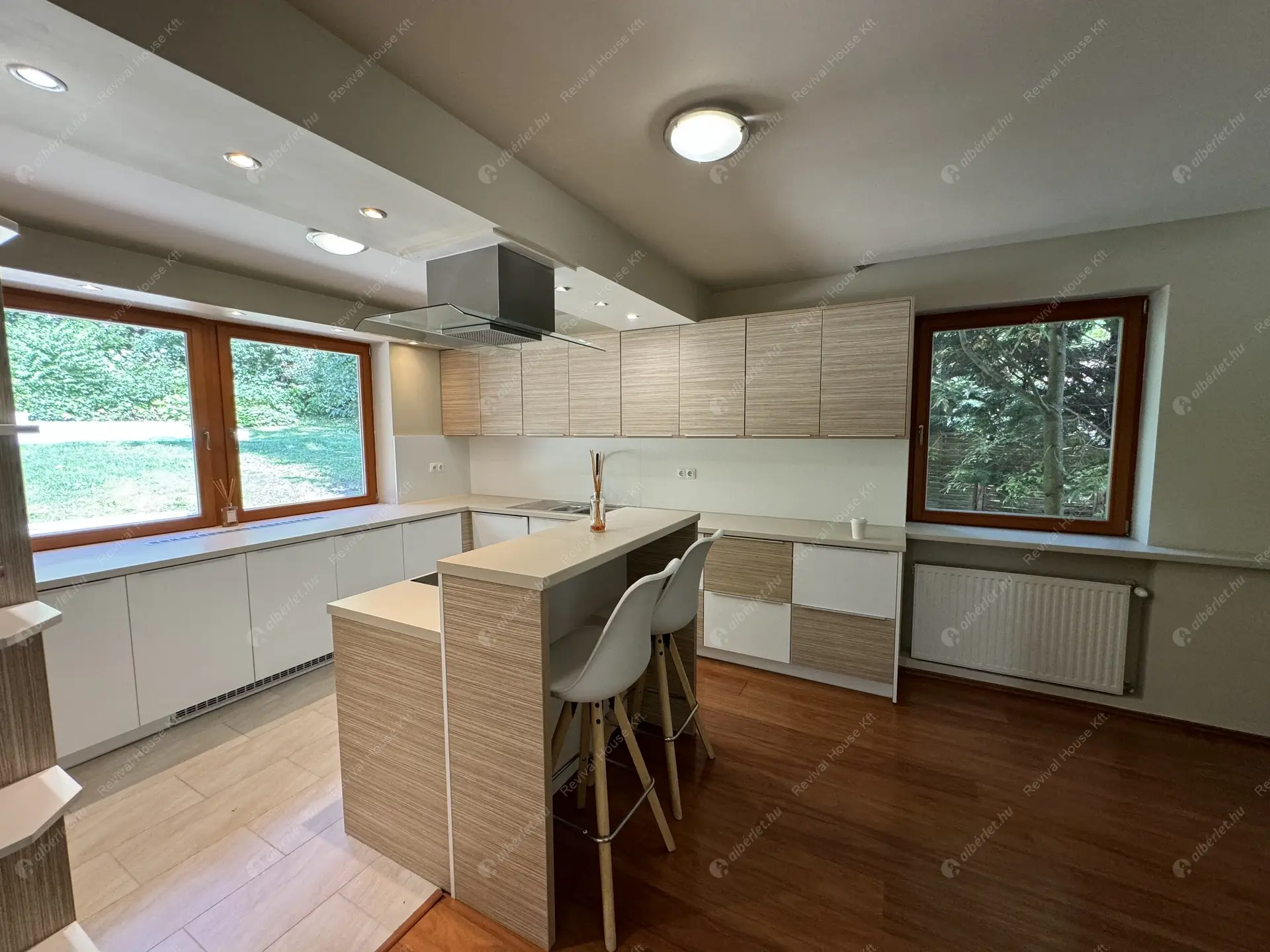 Kiadó albérlet 1240000 Ft/hó áron: Budapest, III. kerület  Remetehegyi út. Mérete: 320 nm, 9 szobás | Alberlet.hu - 6307797