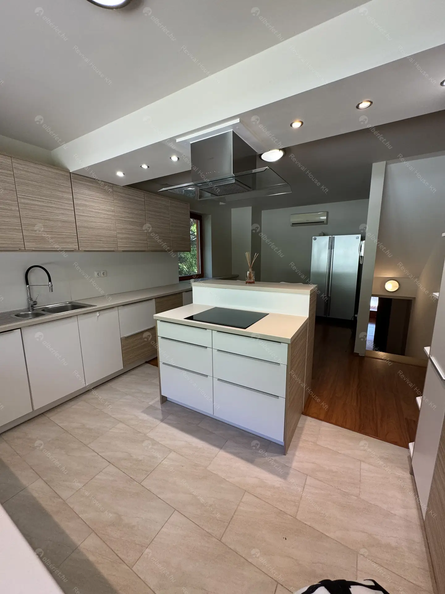 Kiadó albérlet 1240000 Ft/hó áron: Budapest, III. kerület  Remetehegyi út. Mérete: 320 nm, 9 szobás | Alberlet.hu - 6307798