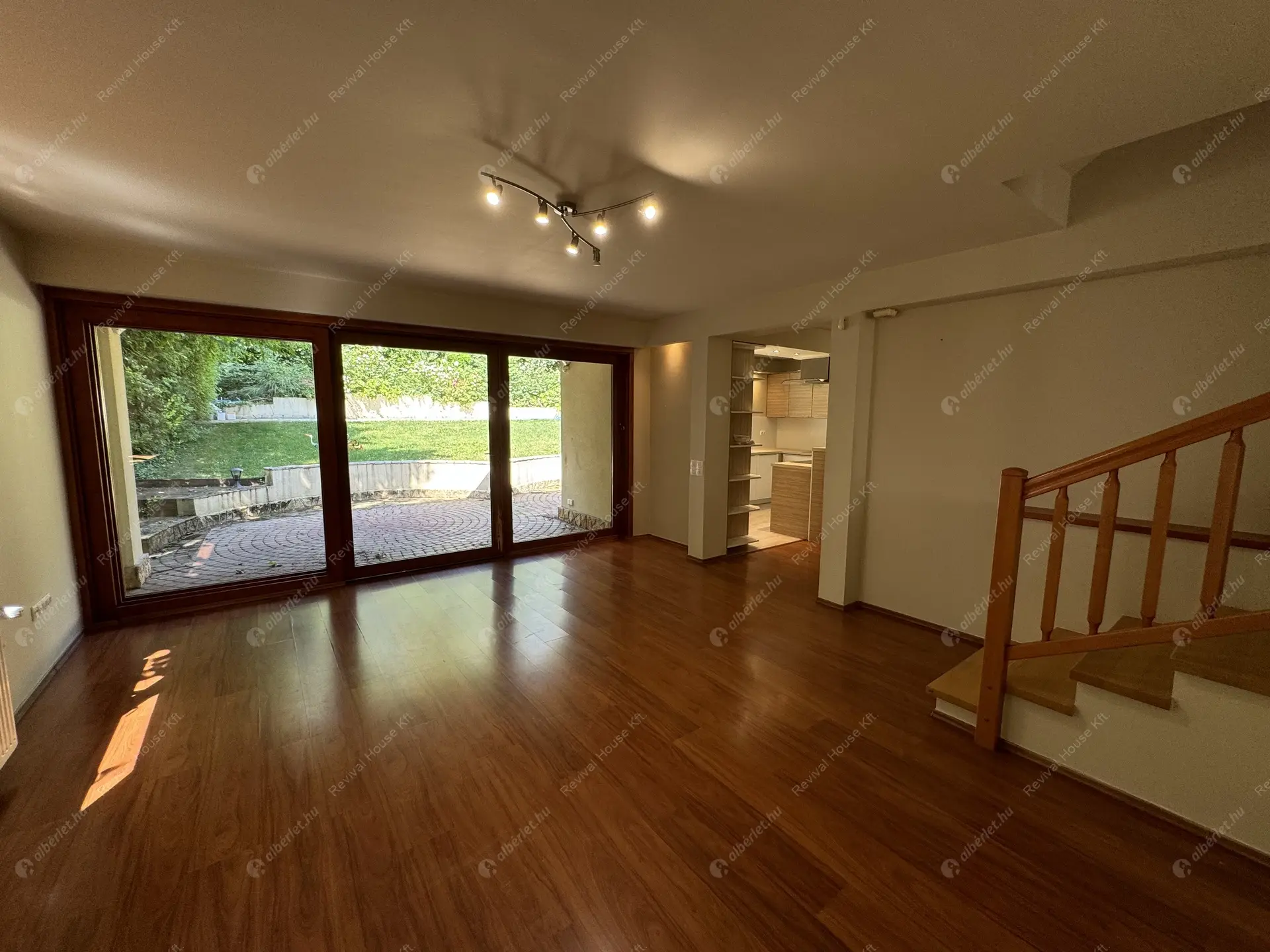 Kiadó albérlet 1240000 Ft/hó áron: Budapest, III. kerület  Remetehegyi út. Mérete: 320 nm, 9 szobás | Alberlet.hu - 6307801