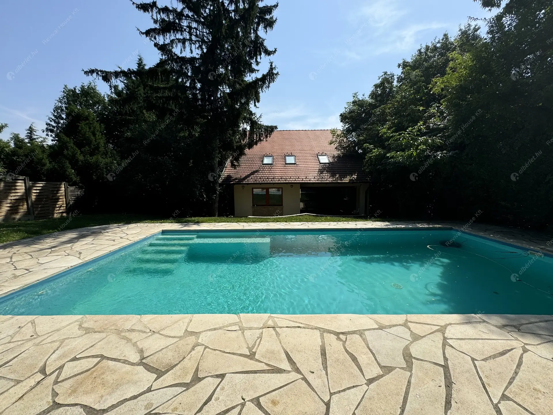 Kiadó albérlet 1240000 Ft/hó áron: Budapest, III. kerület  Remetehegyi út. Mérete: 320 nm, 9 szobás | Alberlet.hu - 6307812