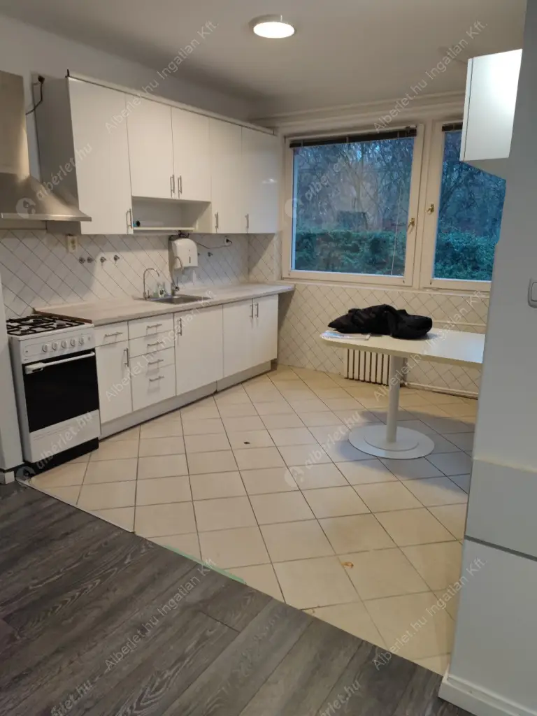 Kiadó albérlet 990000 Ft/hó áron: Budapest, III. kerület  Szentendrei út. Mérete: 200 nm, 8 szobás | Alberlet.hu - 6605920