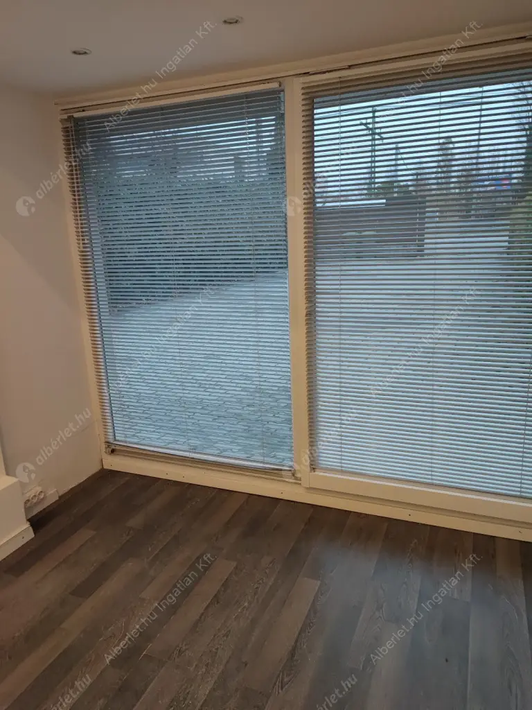 Kiadó albérlet 990000 Ft/hó áron: Budapest, III. kerület  Szentendrei út. Mérete: 200 nm, 8 szobás | Alberlet.hu - 6605924