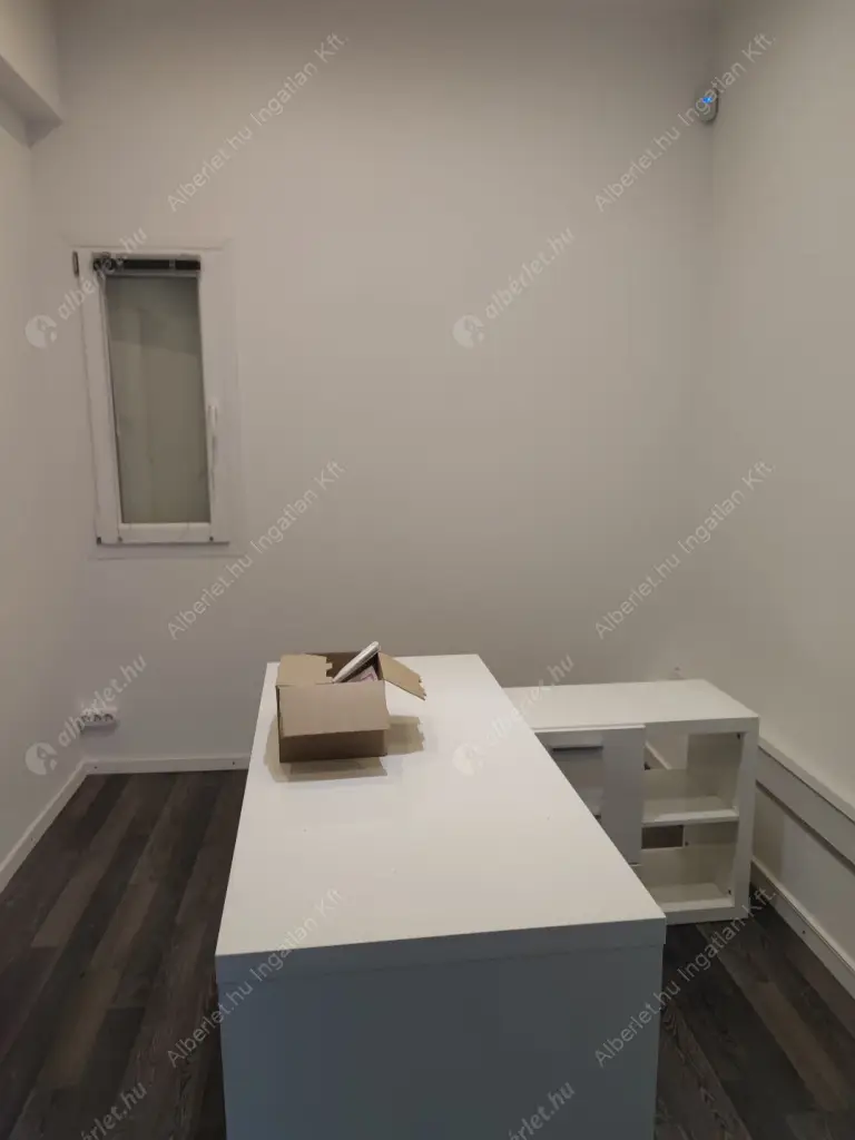 Kiadó albérlet 990000 Ft/hó áron: Budapest, III. kerület  Szentendrei út. Mérete: 200 nm, 8 szobás | Alberlet.hu - 6605925