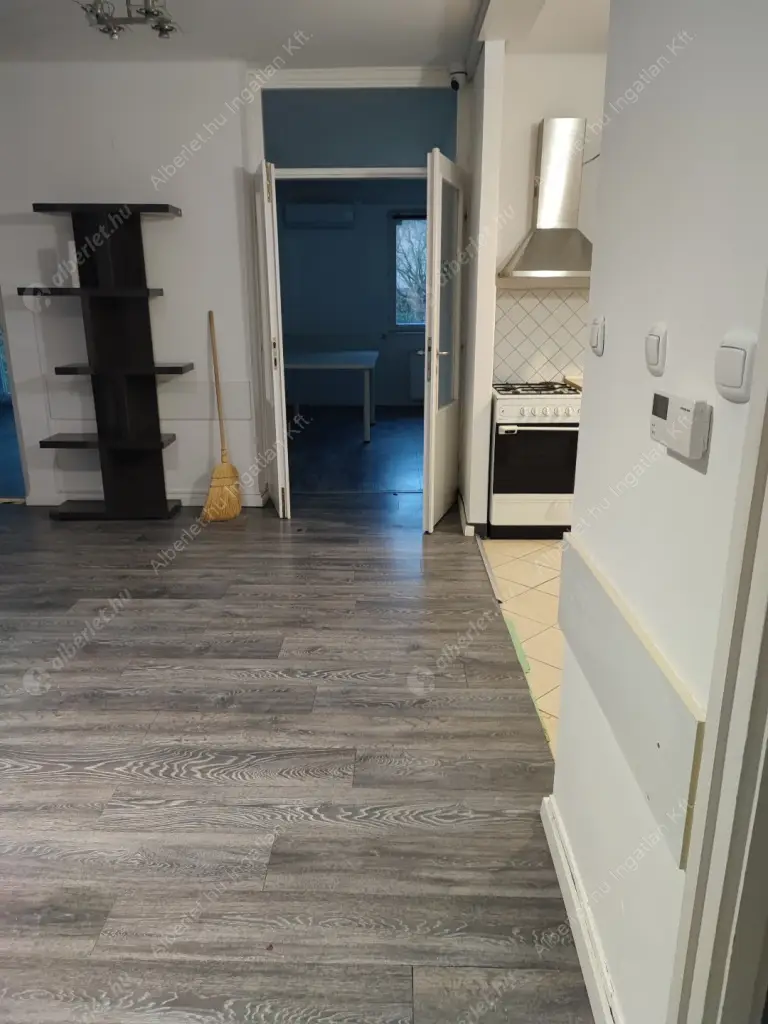 Kiadó albérlet 990000 Ft/hó áron: Budapest, III. kerület  Szentendrei út. Mérete: 200 nm, 8 szobás | Alberlet.hu - 6605927