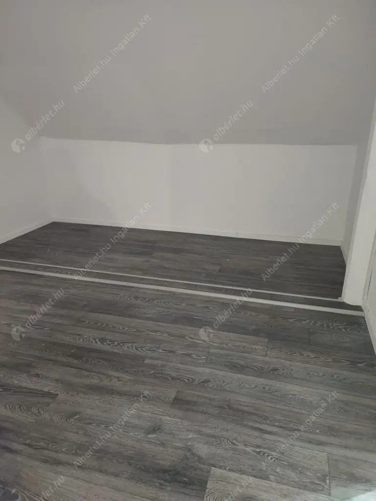 Kiadó albérlet 990000 Ft/hó áron: Budapest, III. kerület  Szentendrei út. Mérete: 200 nm, 8 szobás | Alberlet.hu - 6605943