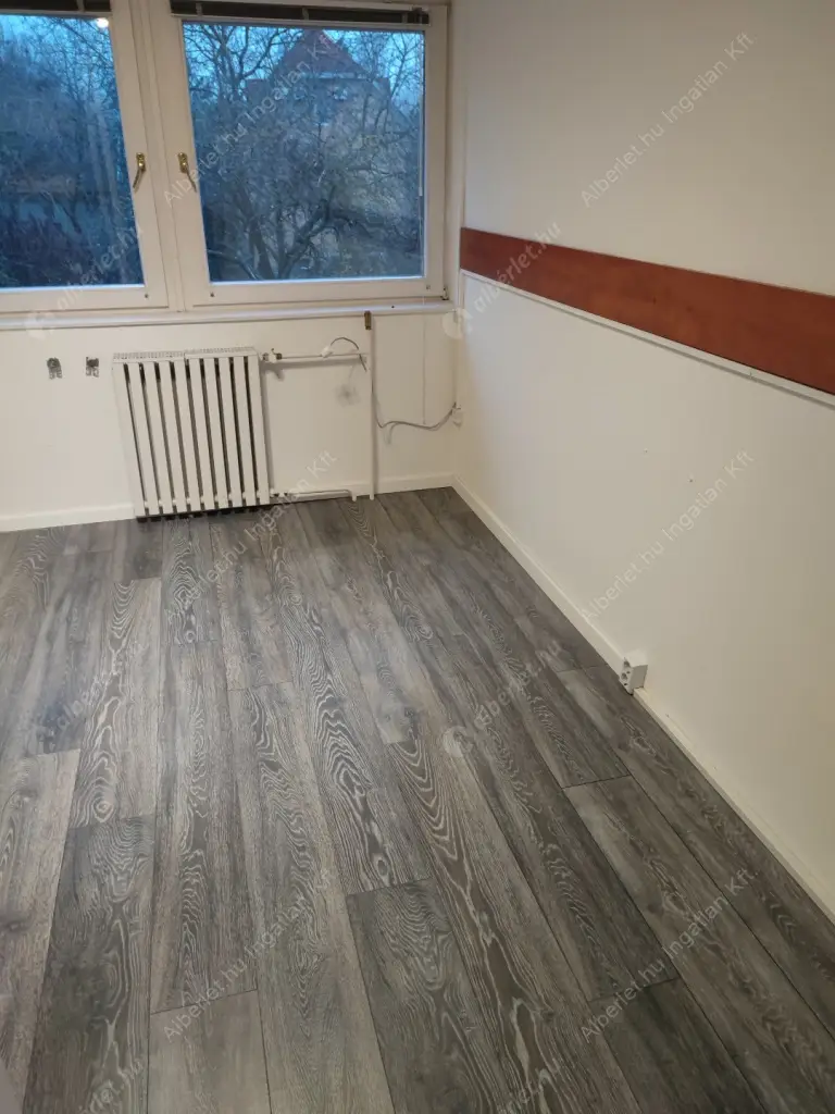 Kiadó albérlet 990000 Ft/hó áron: Budapest, III. kerület  Szentendrei út. Mérete: 200 nm, 8 szobás | Alberlet.hu - 6605944