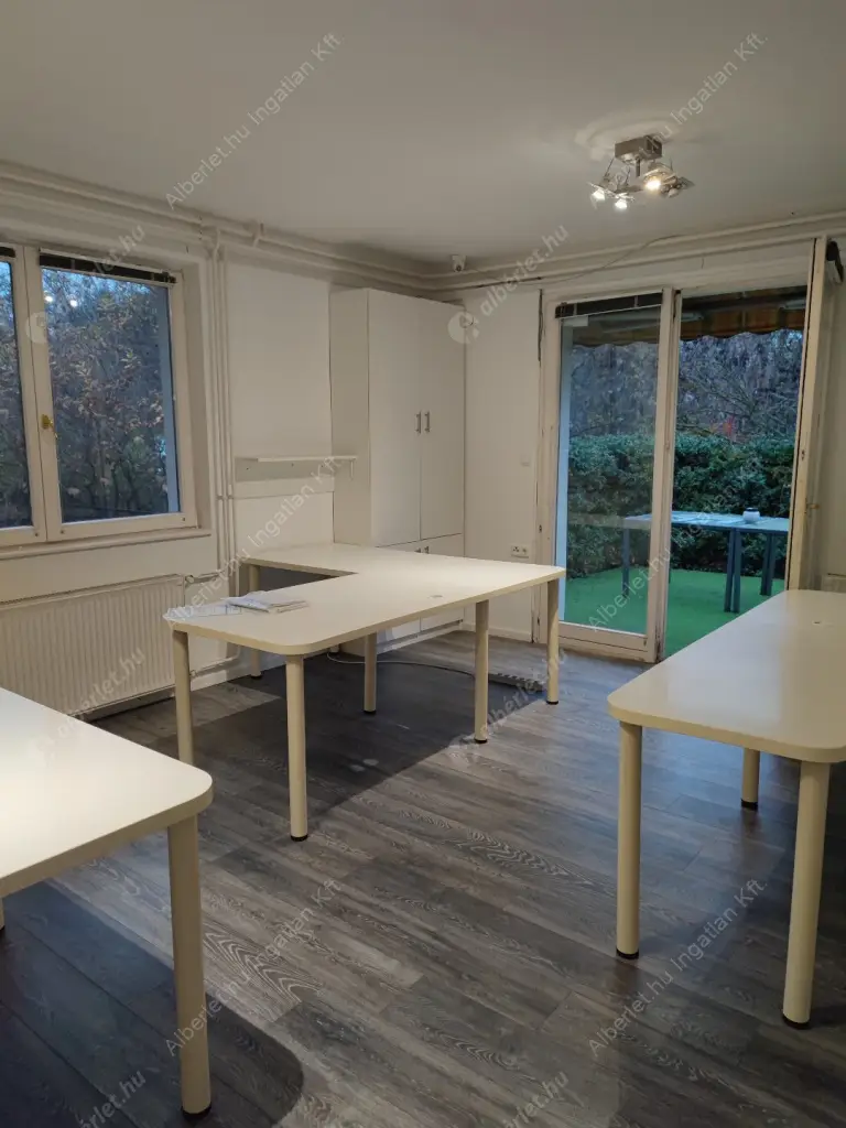 Kiadó albérlet 990000 Ft/hó áron: Budapest, III. kerület  Szentendrei út. Mérete: 200 nm, 8 szobás | Alberlet.hu - 6619399