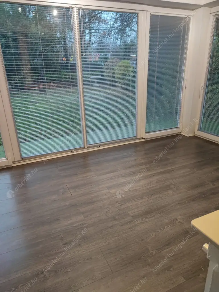 Kiadó albérlet 990000 Ft/hó áron: Budapest, III. kerület  Szentendrei út. Mérete: 200 nm, 8 szobás | Alberlet.hu - 6619411