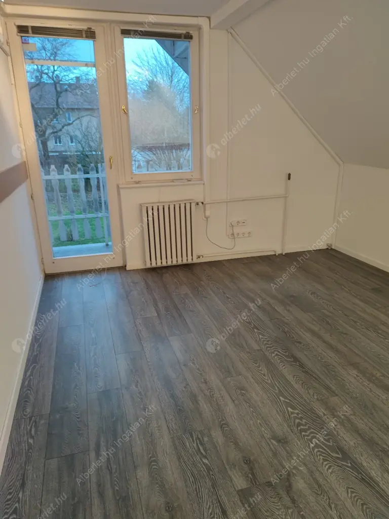 Kiadó albérlet 990000 Ft/hó áron: Budapest, III. kerület  Szentendrei út. Mérete: 200 nm, 8 szobás | Alberlet.hu - 6619417