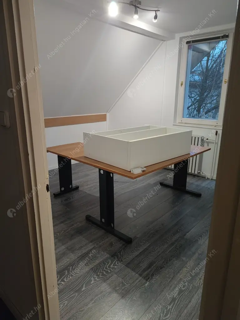 Kiadó albérlet 990000 Ft/hó áron: Budapest, III. kerület  Szentendrei út. Mérete: 200 nm, 8 szobás | Alberlet.hu - 6619418